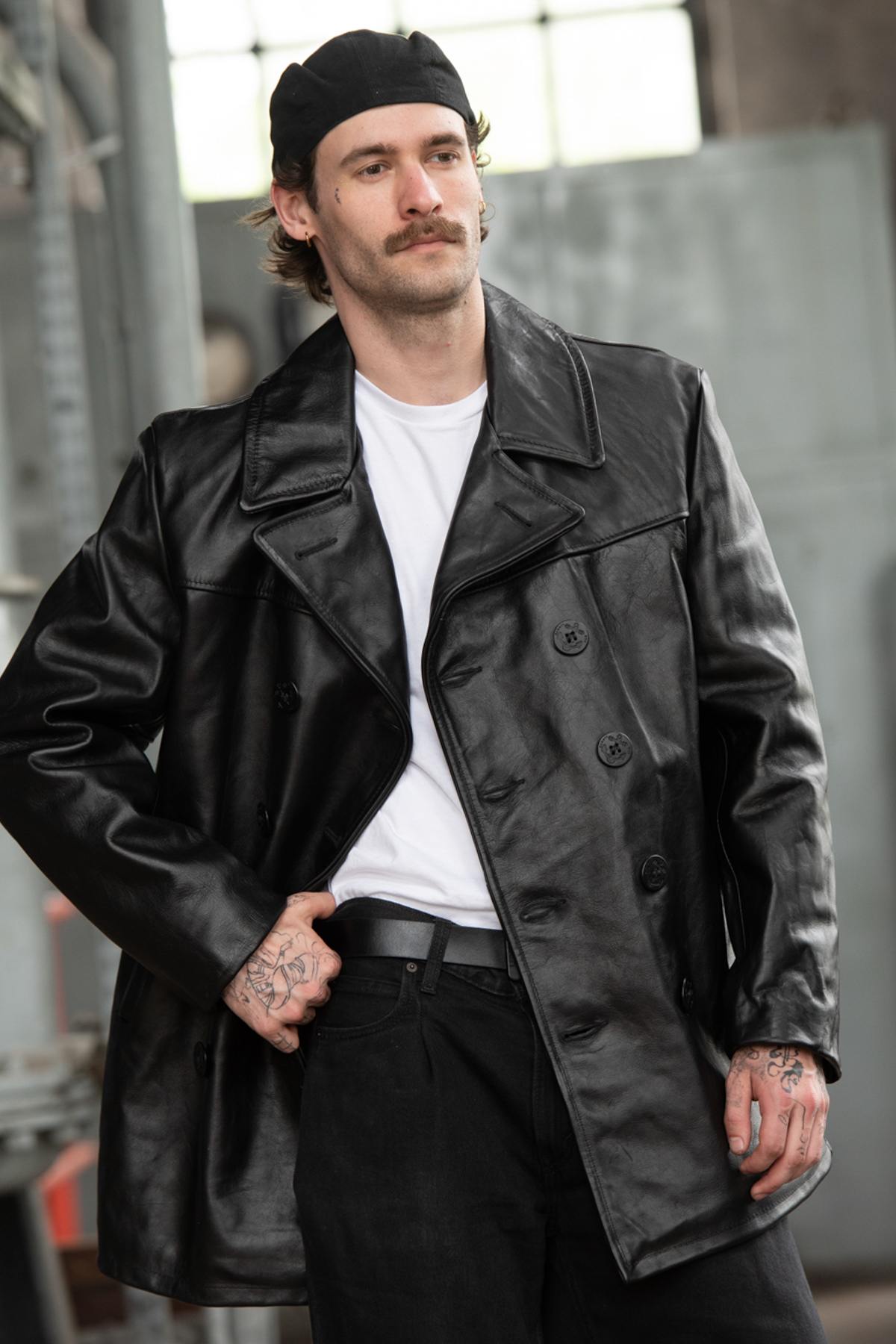 Schott's naval pea coat in robust cowhide, built for enduring style. - Image n°3