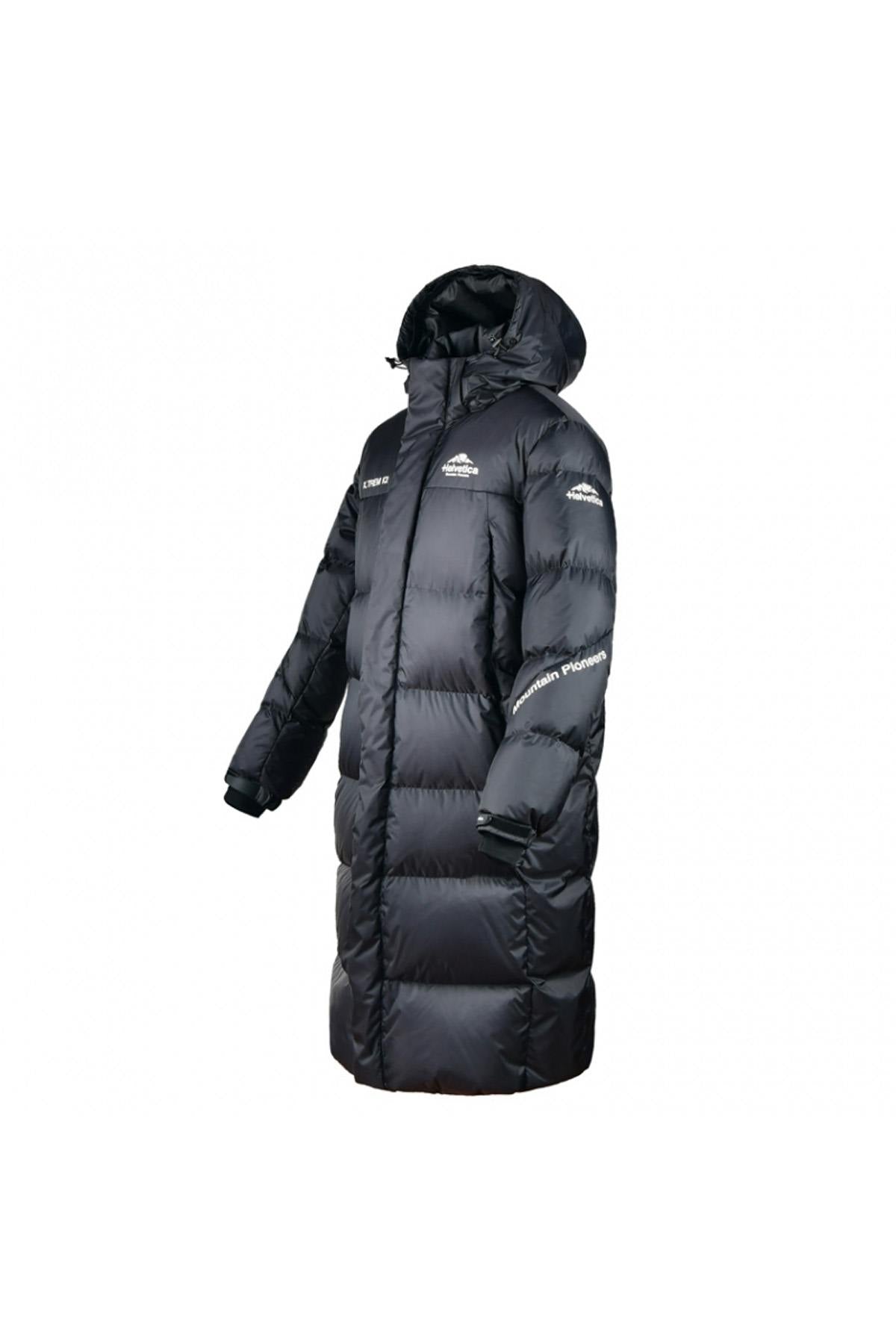 Long black down jacket in extreme cold - Image n°10