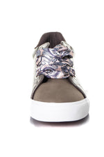 Brown low-top sneakers with patterned laces - Image n°5