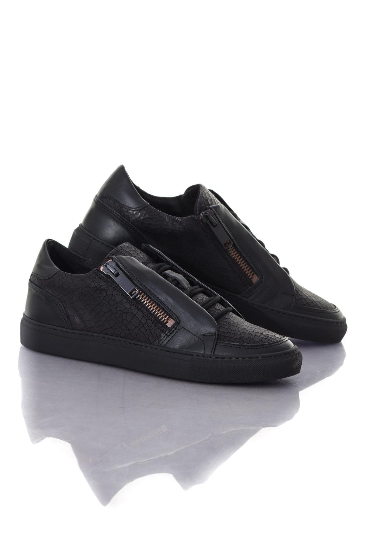 Low-top cracked leather sneakers - Image n°1