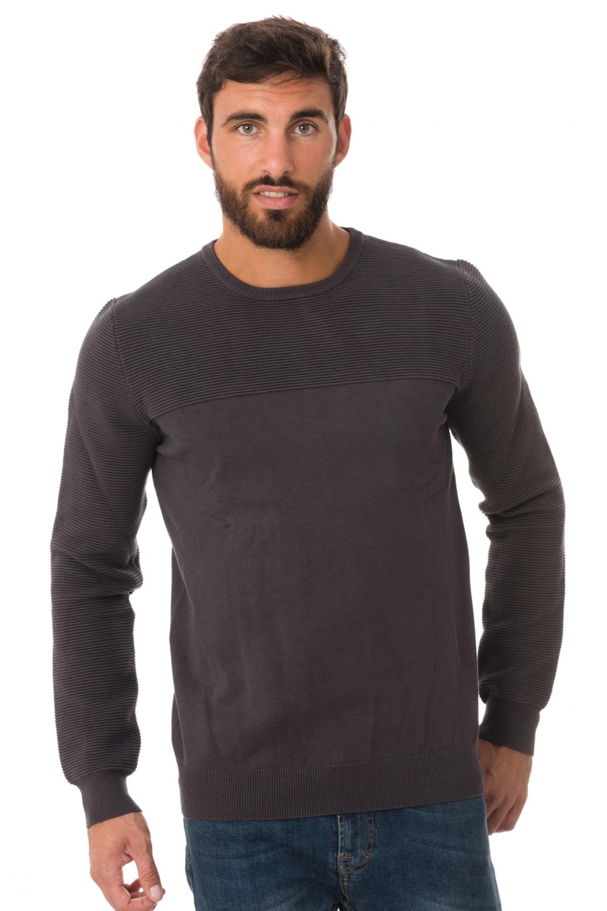 Men's gray round neck sweater - Image n°1