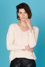 Fine knit V-neck sweater - Image n°3