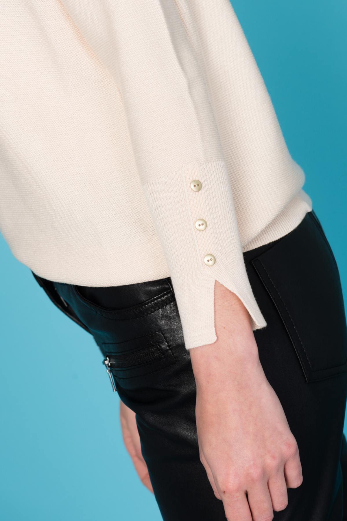 Fine knit V-neck sweater - Image n°5