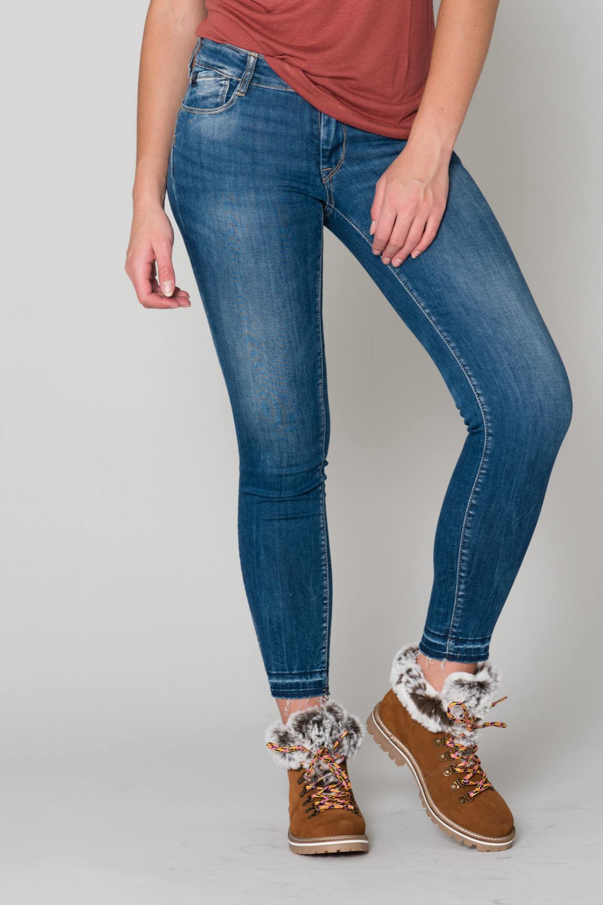 Blue jeans with 7/8 raw edge - Image n°5