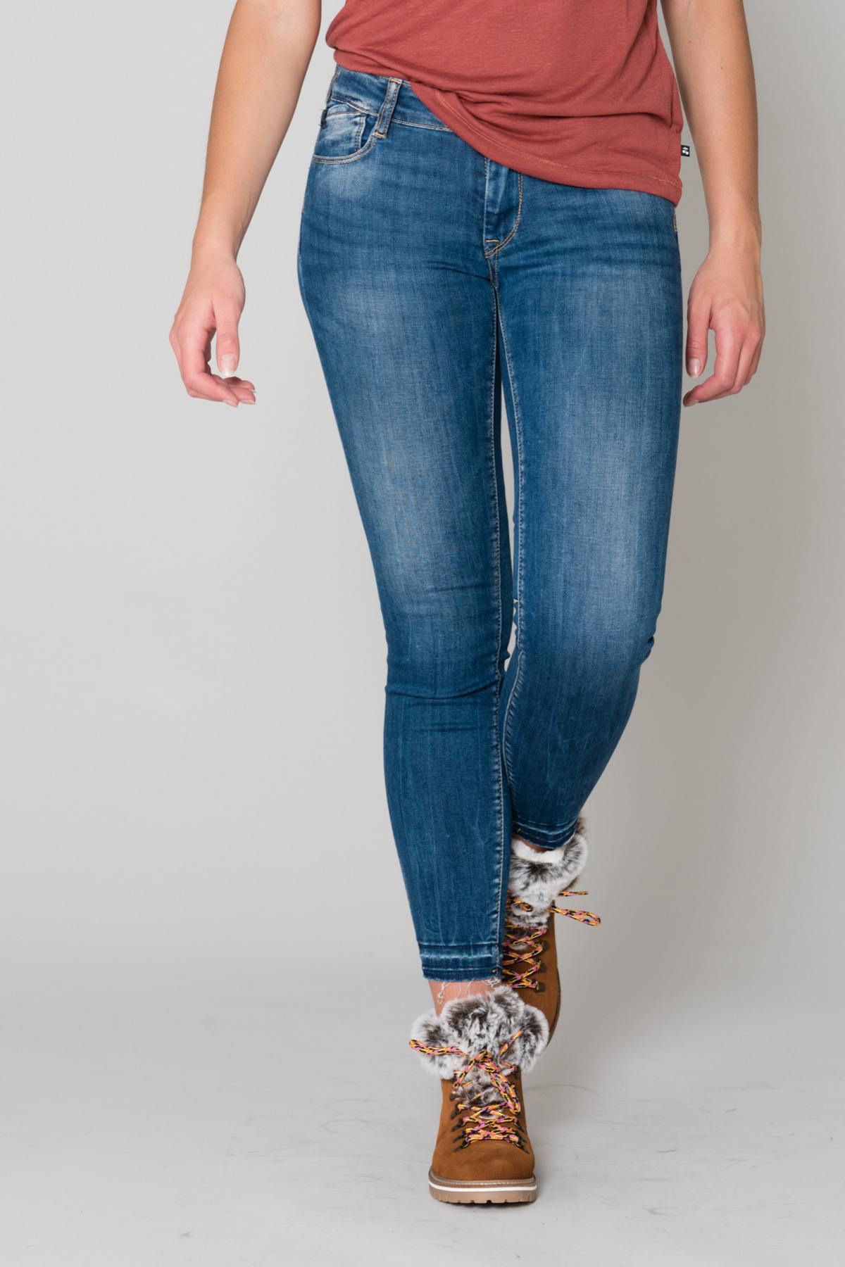 Blue jeans with 7/8 raw edge - Image n°1