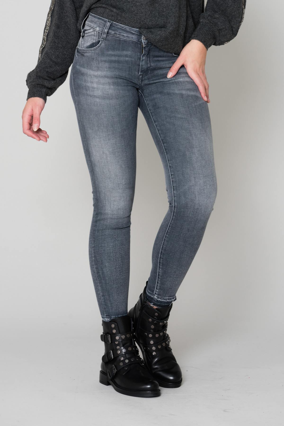 Slim gray 7/8 jeans - Image n°1