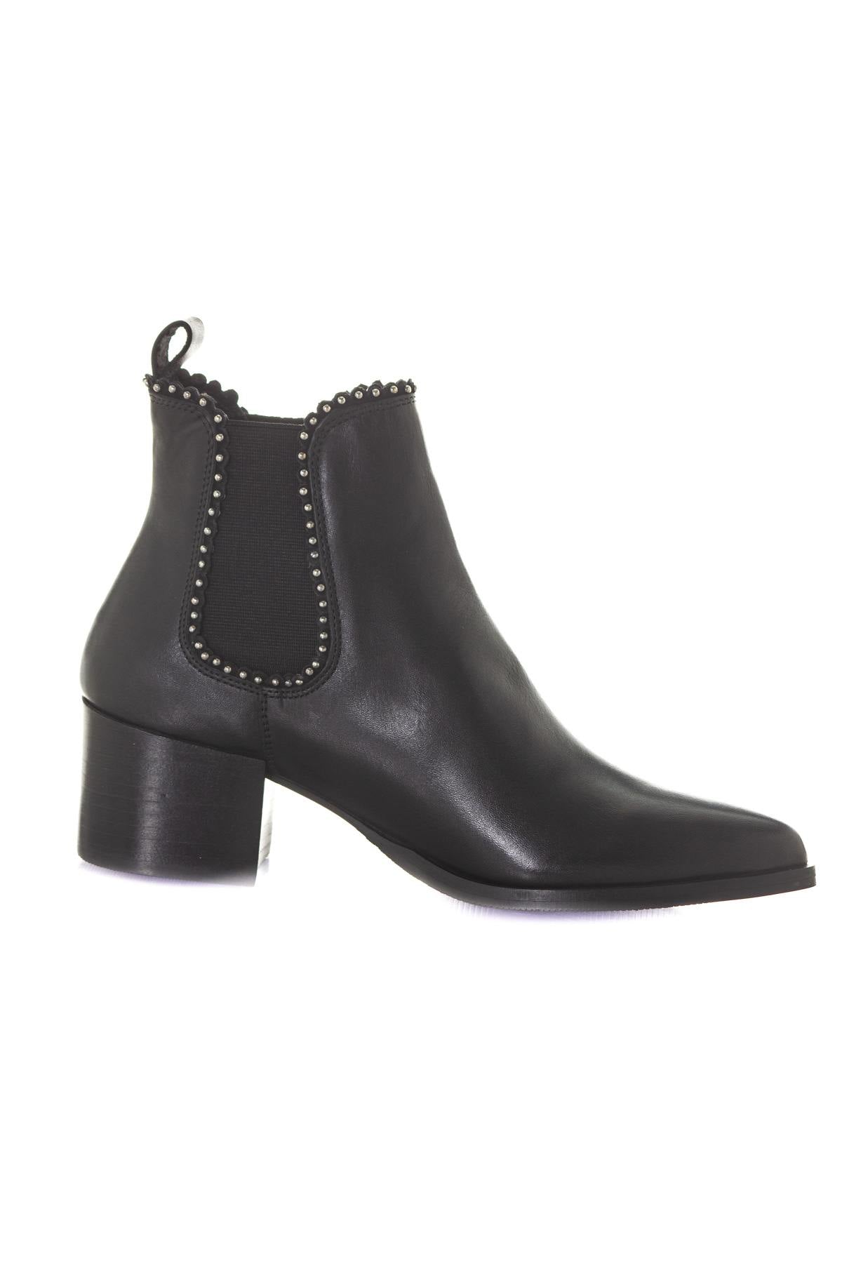 Leather boots with heel - Image n°2