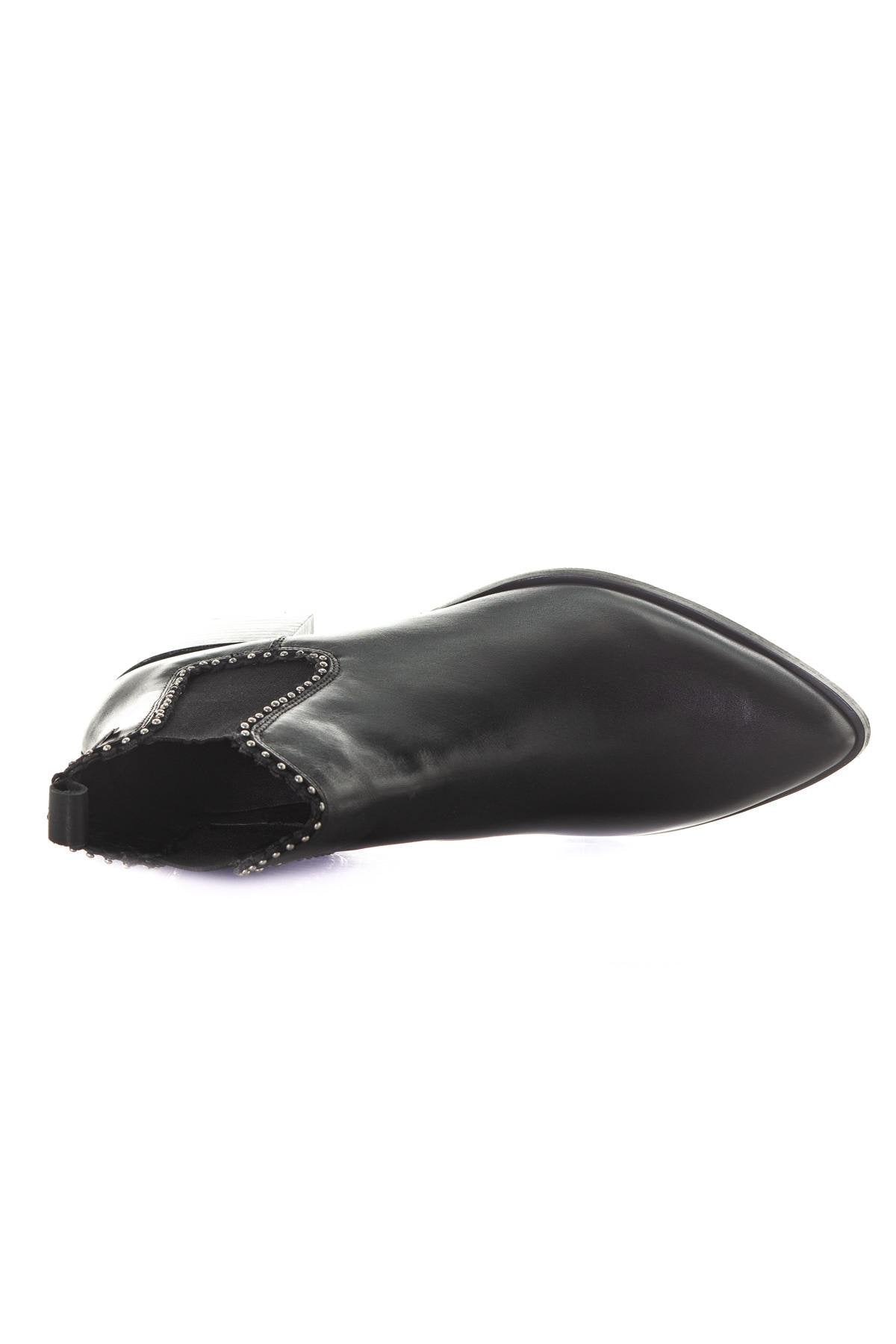 Leather boots with heel - Image n°3