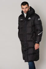 Long black down jacket in extreme cold - Image n°3
