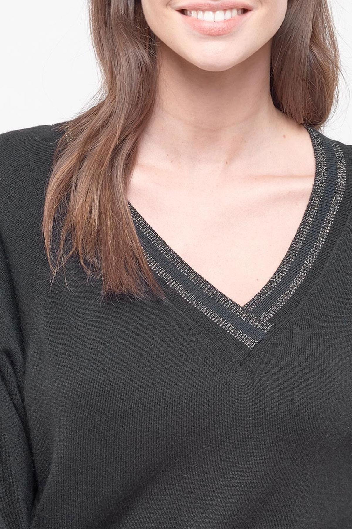 Thin black V-neck sweater - Image n°3