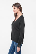 Thin black V-neck sweater - Image n°4
