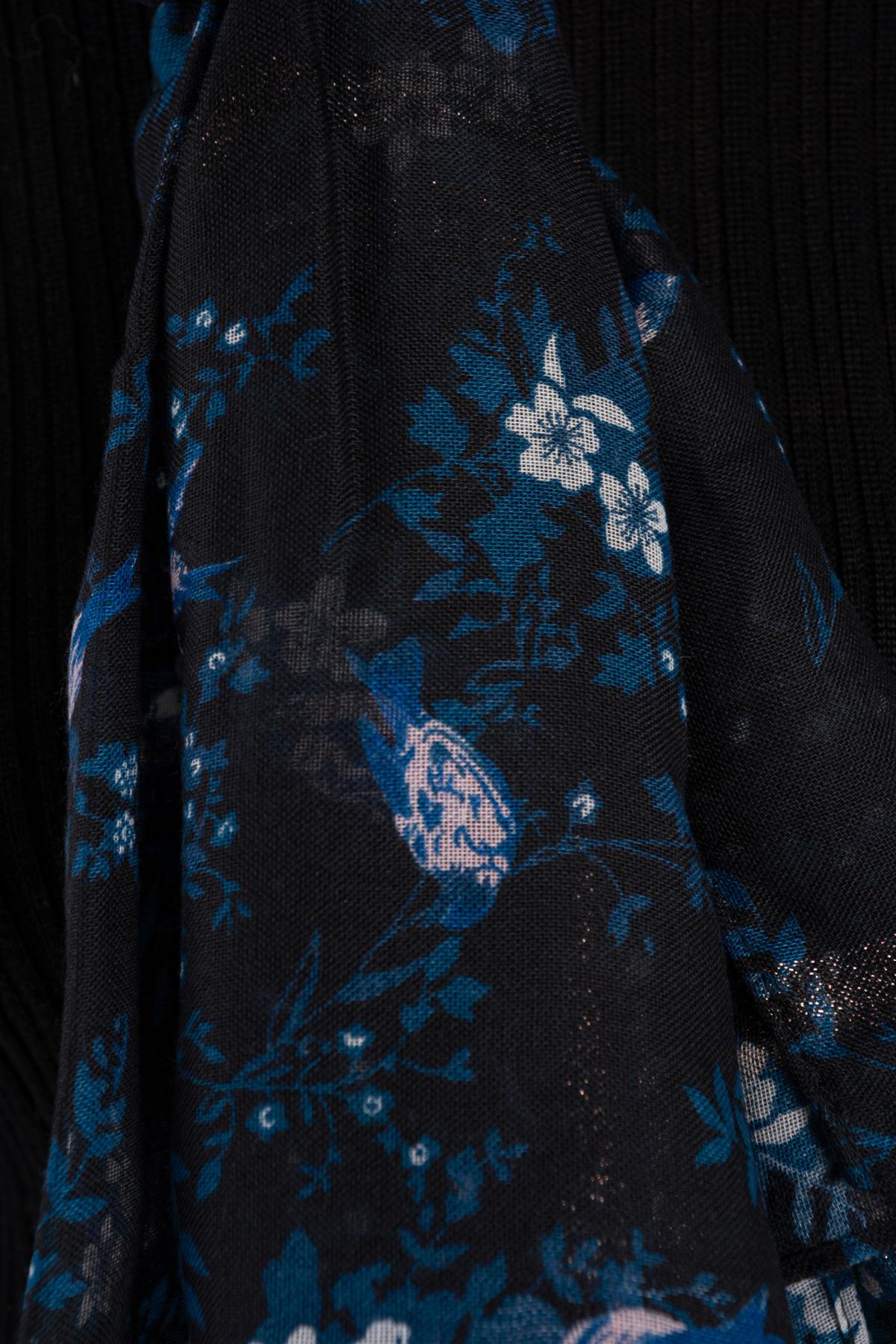 Scarf with black pattern - Image n°2