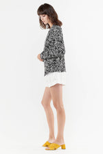 White and black floral pattern tailored jacket - Image n°4