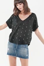 Black V-neck t-shirt with silver stars - Image n°1