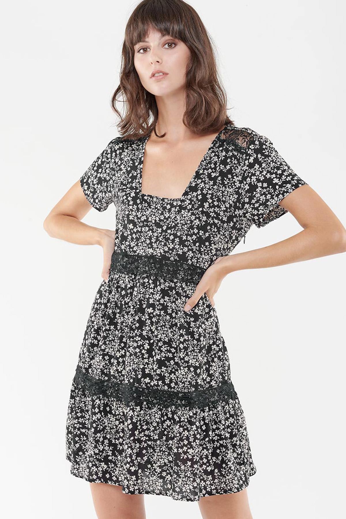 Short black patterned dress - Image n°1