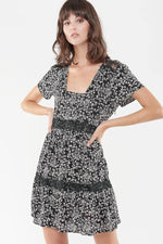 Short black patterned dress - Image n°1