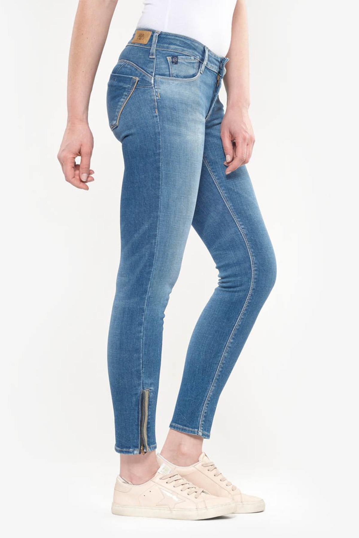 Women's fitted jeans with push-up effect - Image n°3