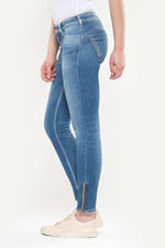 Women's fitted jeans with push-up effect - Image n°6