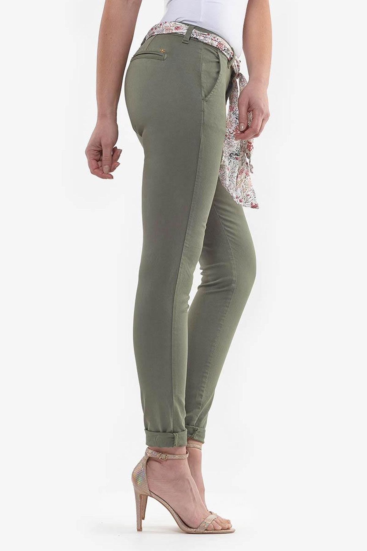 Slim fit khaki chinos with floral belt - Image n°1