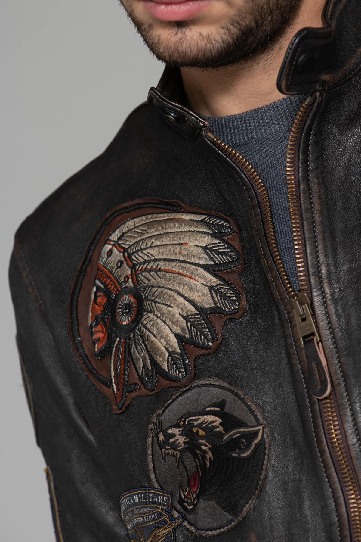 High-quality, patched leather jacket - Image n°2