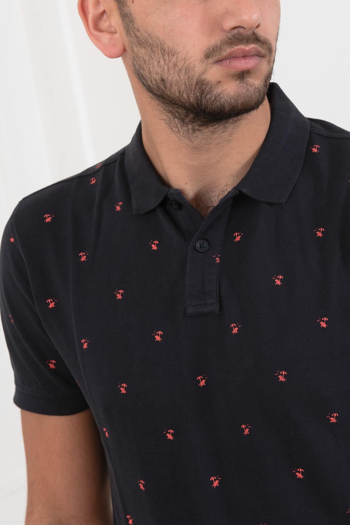 Men's navy blue polo shirt with red patterns - Image n°4