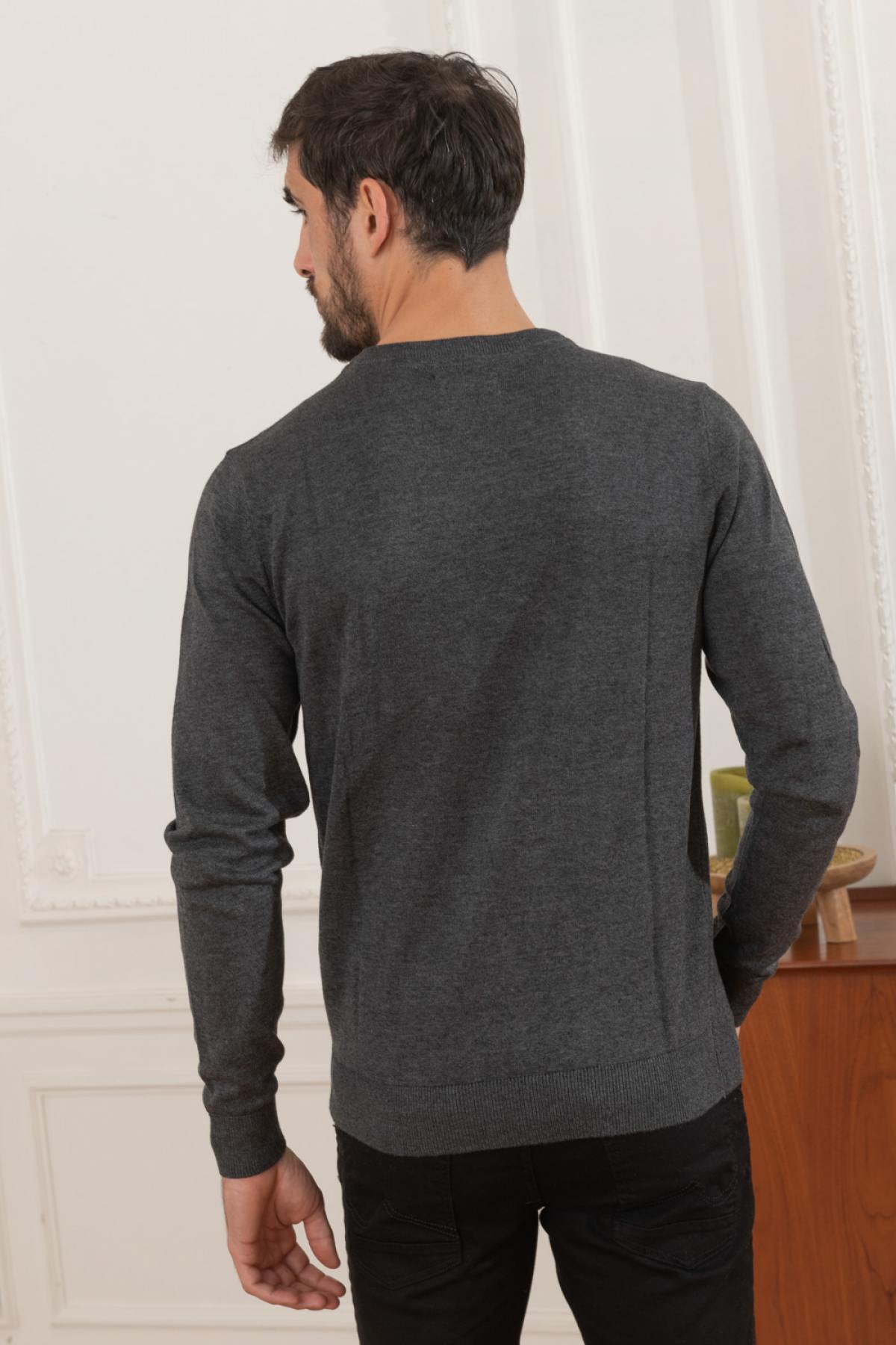 Dark gray round neck sweater - Image n°4