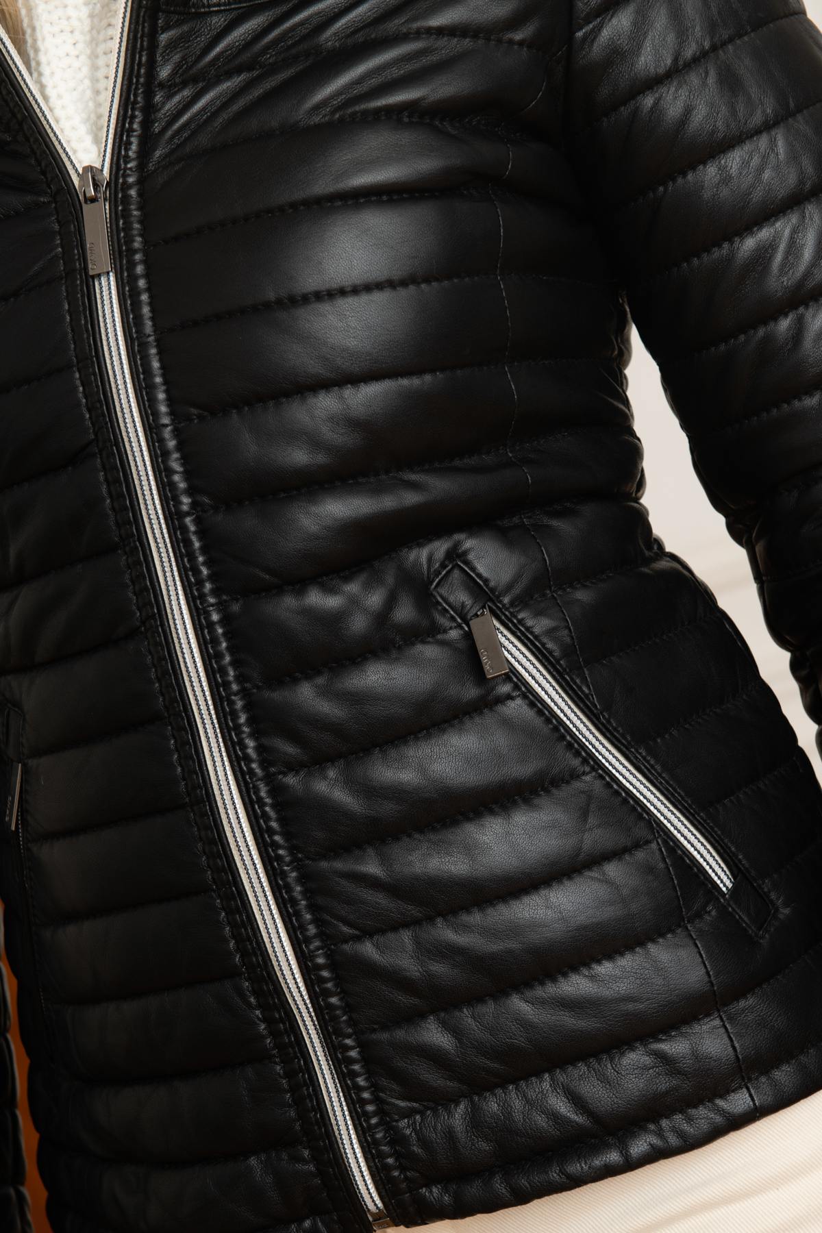 Quilted lambskin jacket in deep black, white zip and statement collar. - Image n°3