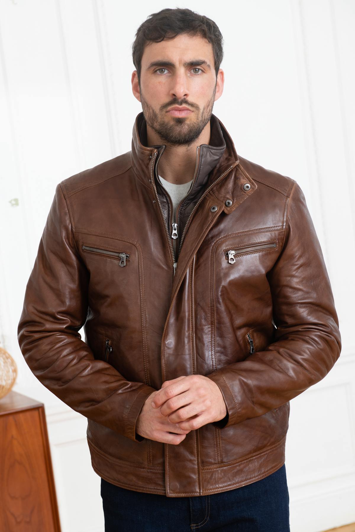 Supple lambskin jacket with a regular fit and timeless style. - Image n°4