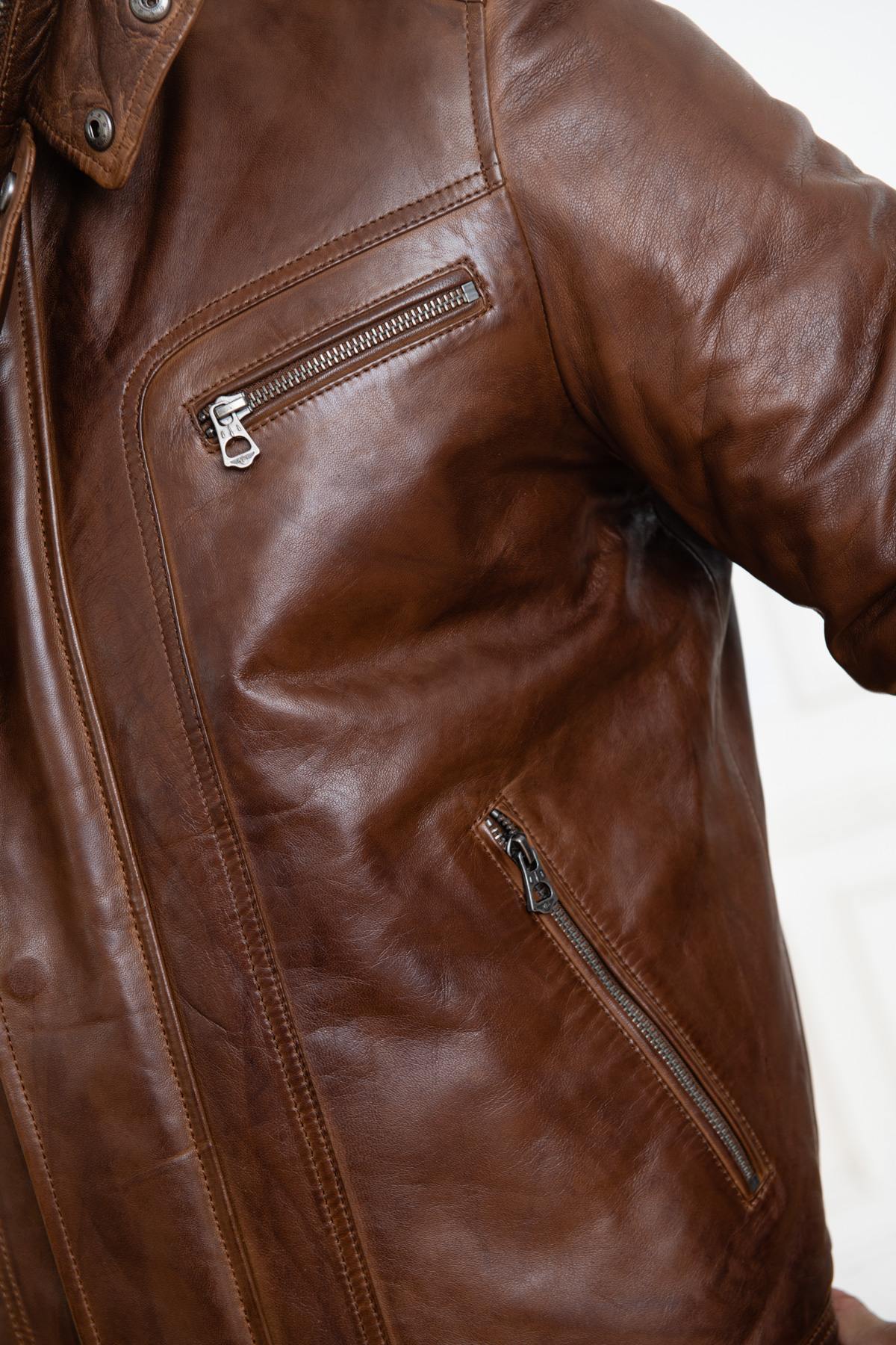 Supple lambskin jacket with a regular fit and timeless style. - Image n°8
