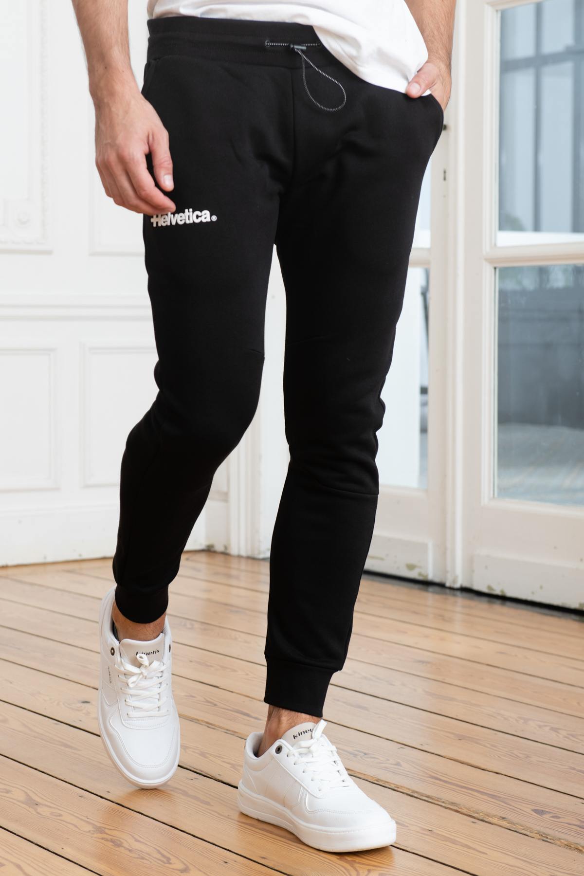 Black jogging pants - Image n°1