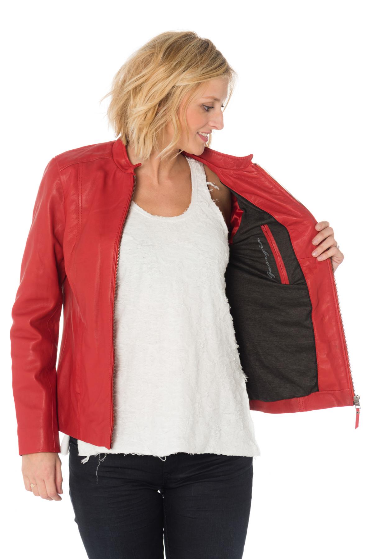 Red sheepskin jacket, slimfit for curves, stretch lining for comfort. - Image n°4