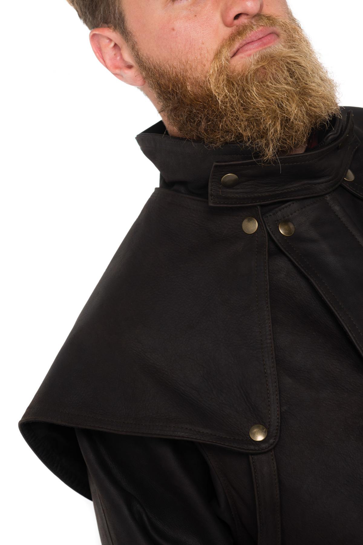 Durable buffalo leather coat with a detachable cape and relaxed fit. - Image n°4