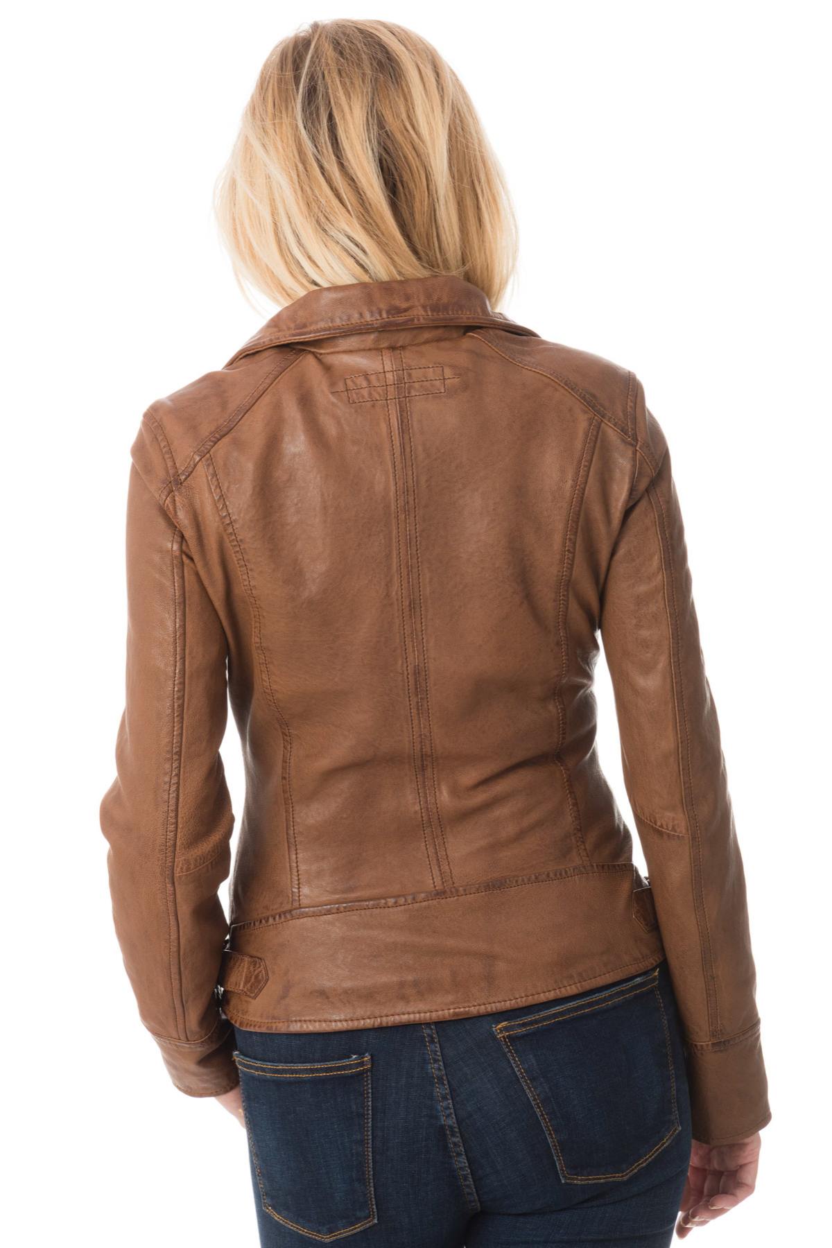 Slim tan lambskin biker jacket with a vintage, feminine fit. - Image n°7