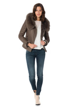 Taupe shearling with asymmetric zip and fox fur-trimmed hood for winter elegance. - Image n°2