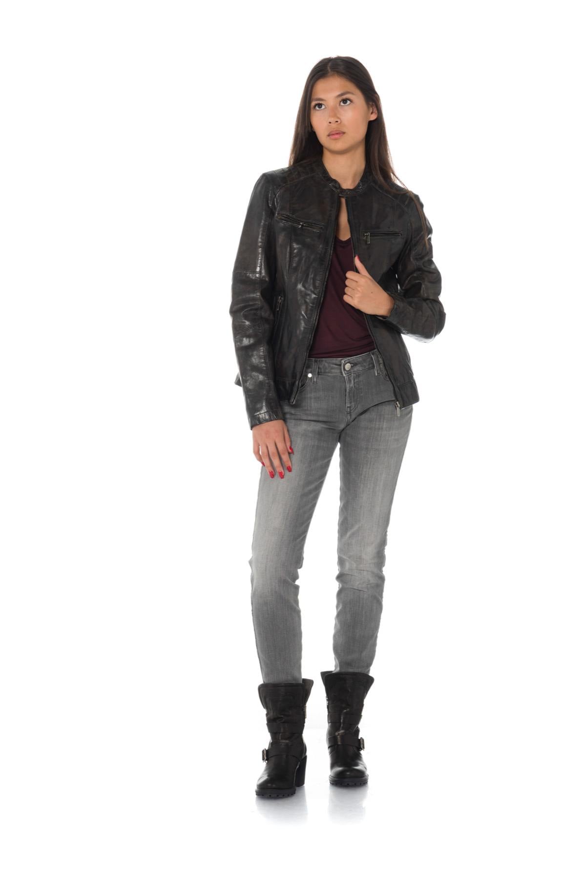 Aged olive lambskin jacket, slim fit. Matelassé shoulders for edge. - Image n°2