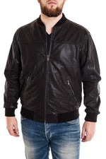 Lucina's buffalo leather jacket with a distinctive cracked finish. - Image n°1