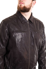 Aged buffalo leather in rich brown. Relaxed fit, timeless durability. - Image n°2