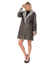 Merino lambskin turned to velvet softness in a timeless grey coat. - Image n°2