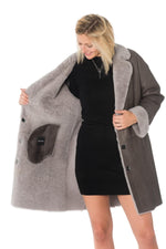Merino lambskin turned to velvet softness in a timeless grey coat. - Image n°4