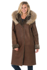 Shearling coat with raccoon-decorated hood - Image n°5