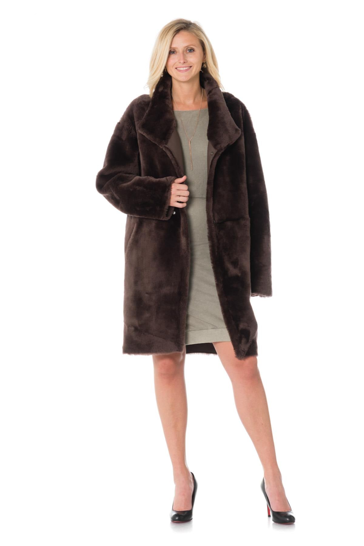 Reversible brown shearling coat-sleek leather or soft fur. - Image n°4