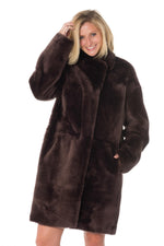 Reversible brown shearling coat-sleek leather or soft fur. - Image n°6