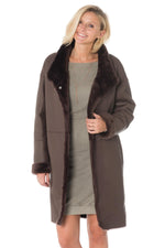 Reversible brown shearling coat-sleek leather or soft fur. - Image n°5