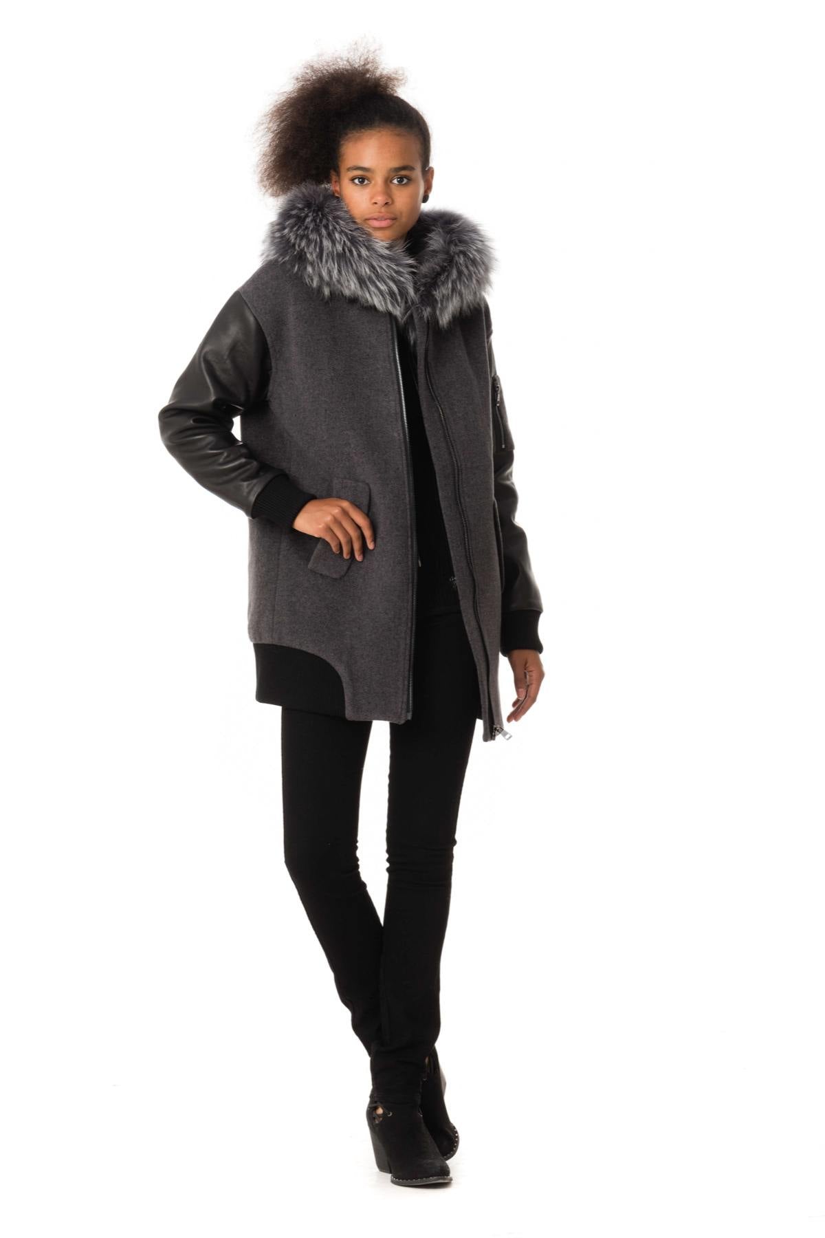 Wool-cashmere anthracite coat with lambskin sleeves. Detachable hood. - Image n°2