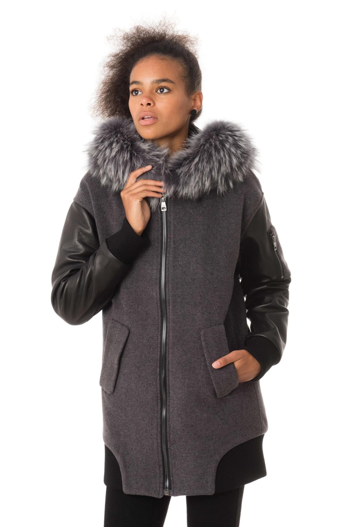 Wool-cashmere anthracite coat with lambskin sleeves. Detachable hood. - Image n°6
