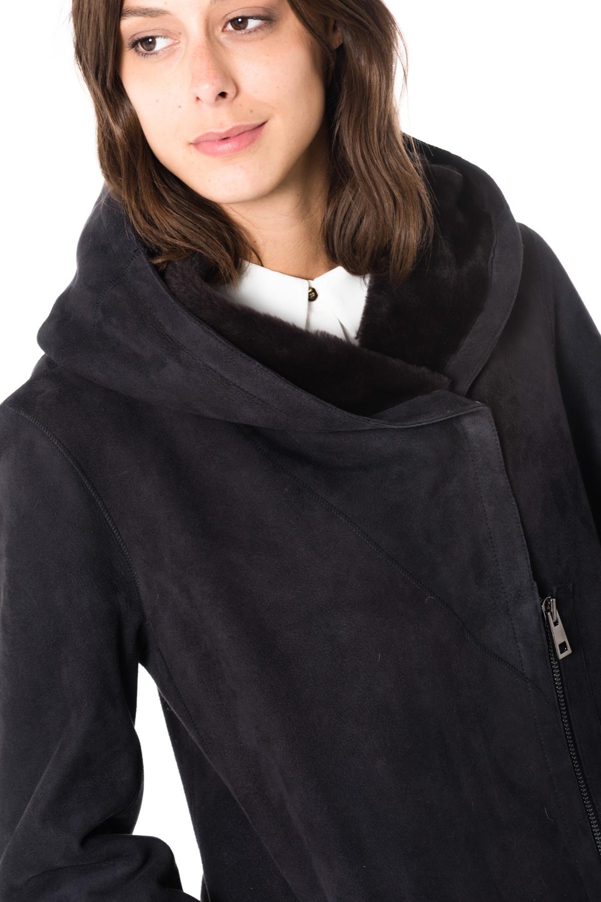 Deep grey suede lamb coat, peach-skin soft, wool-lined for winter. - Image n°6