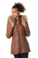 Quilted shearling in aged cognac, lightweight yet warm for winter. - Image n°4