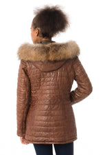 Quilted shearling in aged cognac, lightweight yet warm for winter. - Image n°6