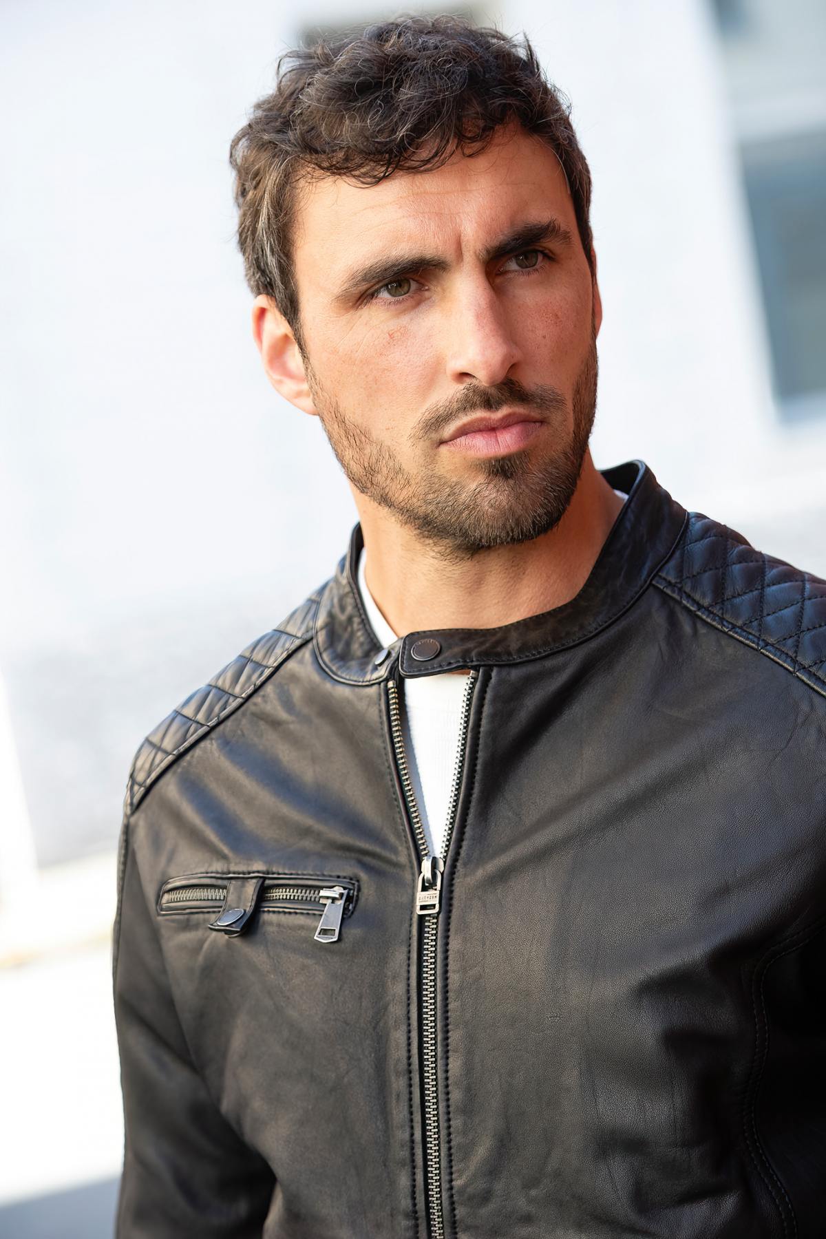 Timeless biker jacket in sheep leather, tailored for larger frames. - Image n°3