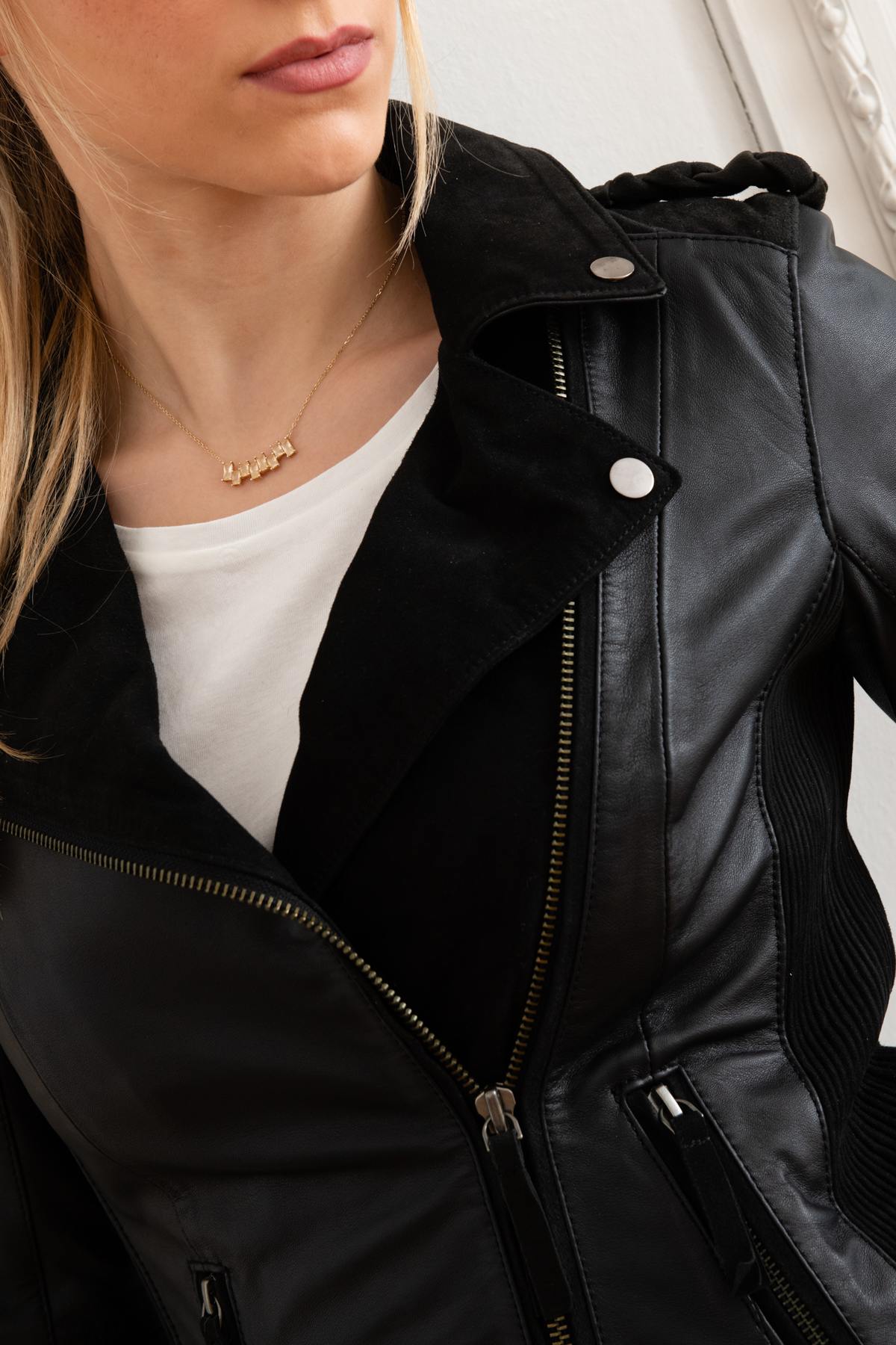 AURORA BLACK: sheep leather and goat suede in a skinny biker jacket. - Image n°9